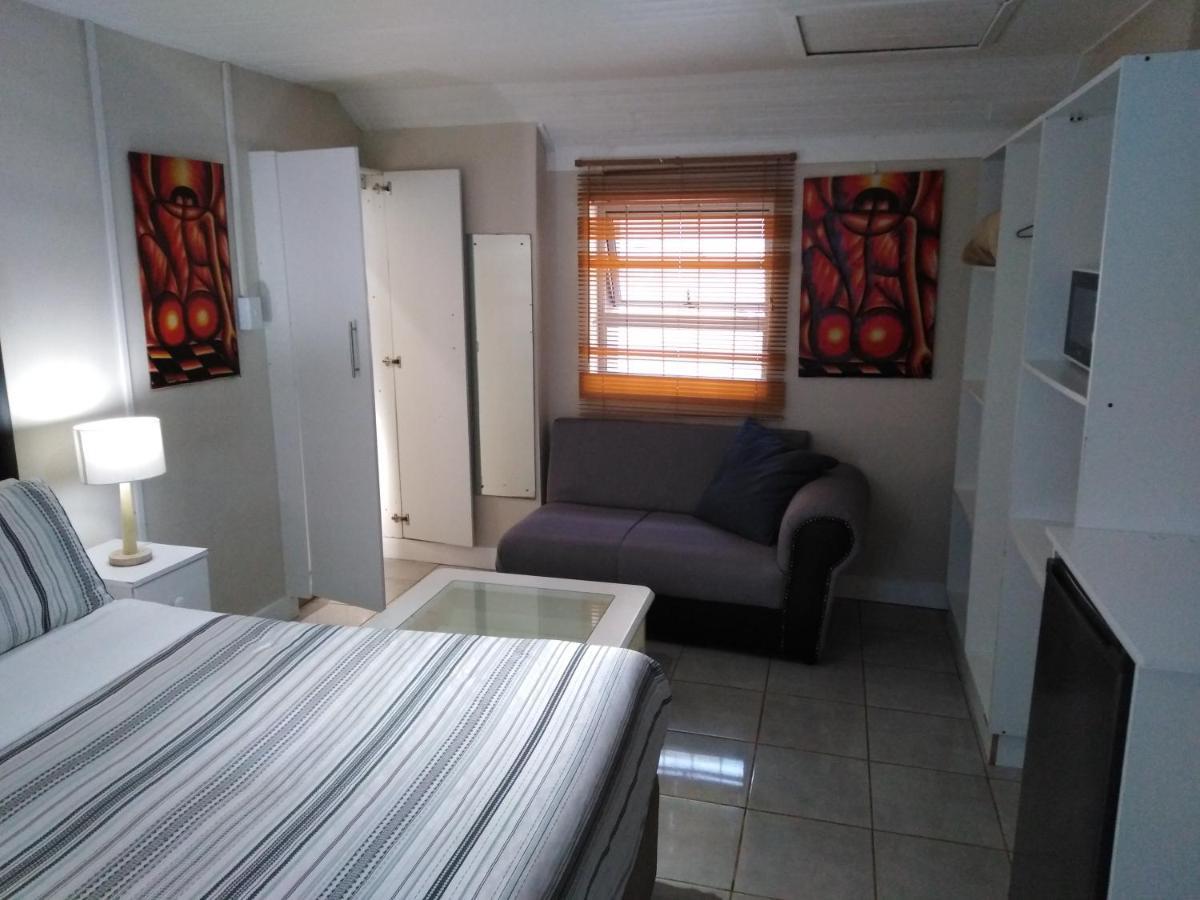 The Monument Guesthouse Port Elizabeth Bagian luar foto