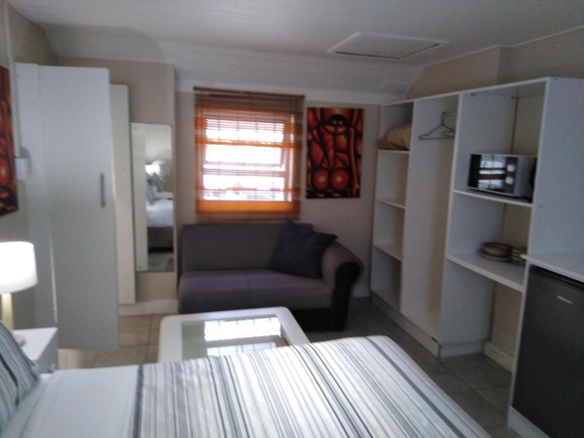The Monument Guesthouse Port Elizabeth Bagian luar foto